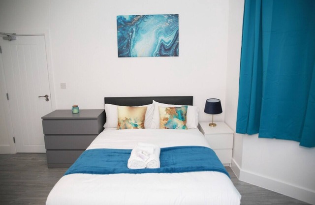 Cricklewood Deluxe Ensuite Room