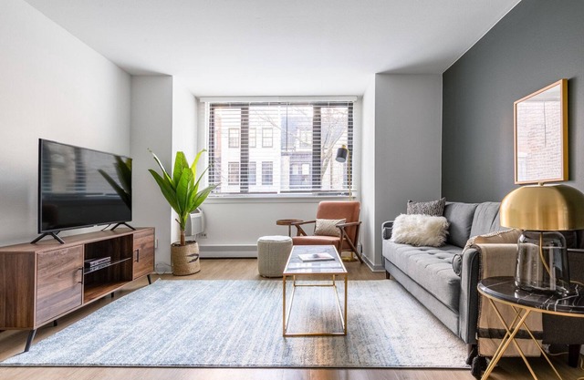 Crisp Gold Coast 1BR nr. Mariano Park & Oak St. Beach, by Blueground