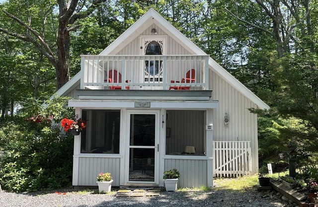 Cross Carriage House - Oceanside Cottage-On Frenchman's Bay by Acadia NP