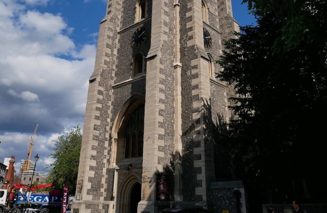 Croydon 2-BR Apartment Close to Waddon Station!