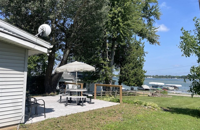 Crystal Lake Cottage with Private Dock
