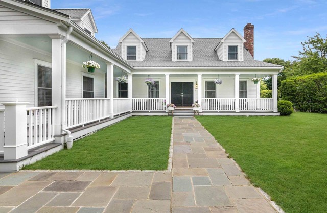 Custom Cape In Edgartown With Hot Tub And Fire Pit