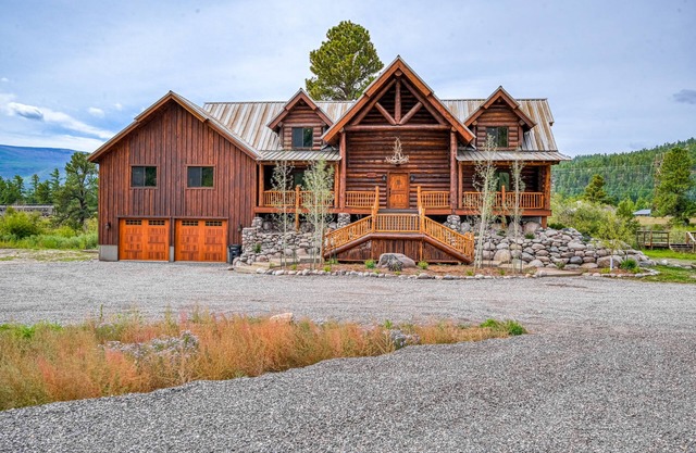 Custom riverfront log home w/hot tub, decks & fireplace