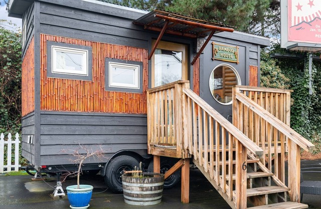 ❤️Custom Tiny w/ Bamboo Vibes, Firepit, Kitchen, Next to PDX's Best Eats✨