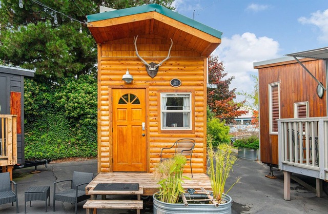 ❤️Custom Tiny w/ Bamboo Vibes, Firepit, Kitchen, Next to PDX's Best Eats✨