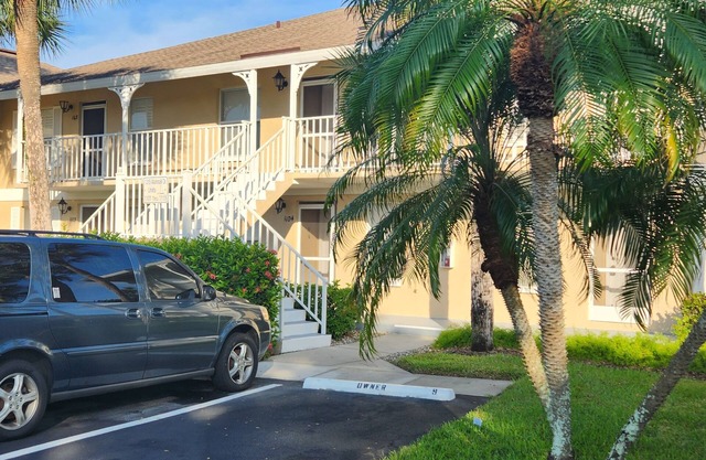 Cute 2 BR Condo On The Water