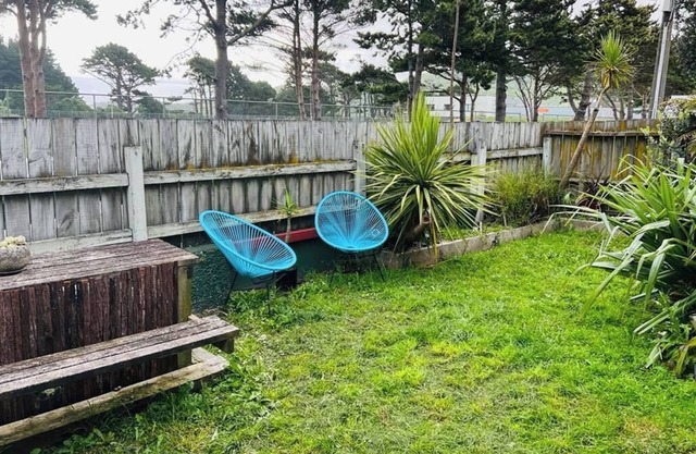 Cute, character bungalow only 10 Mins from CBD with outdoor bath