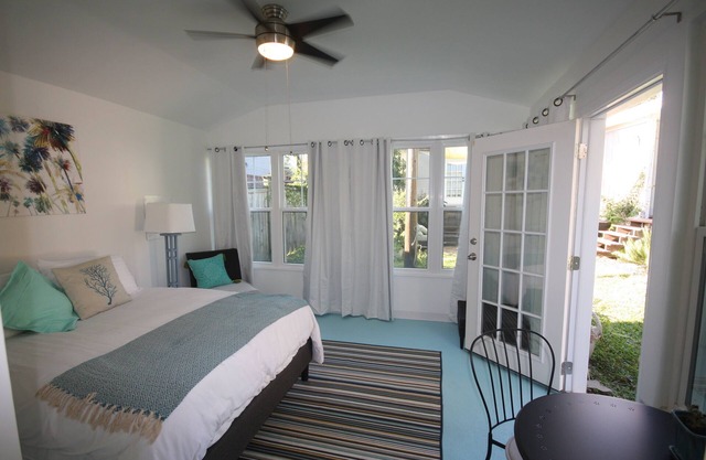 Cute Cottage in Historic District with pool