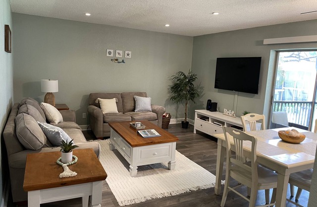 Cute, spacious 2 BR 2 Full BA condo minutes from the beaches