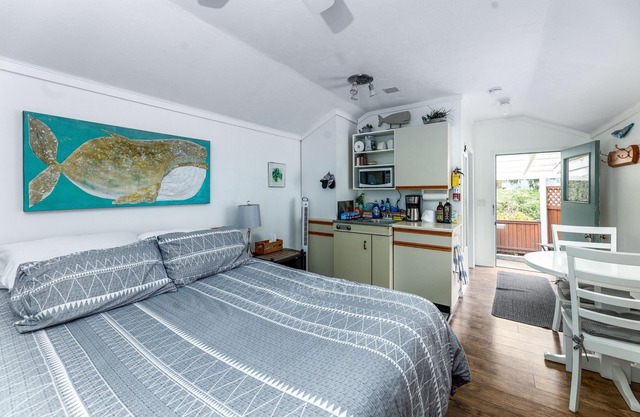 Cute Studio on Oceanfront Property, Parking