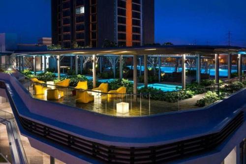 CyberLux Escape I Netflix I WiFi I Kanvas Soho