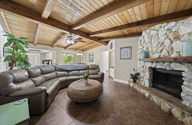 Cypress House Private SALTWATER pool. Great location, 7 miles to the beach!