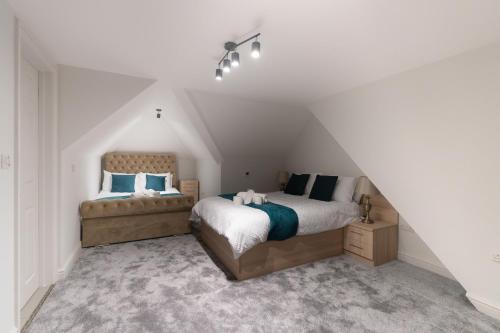 D'Luxe 5 beds En-suite Home in London