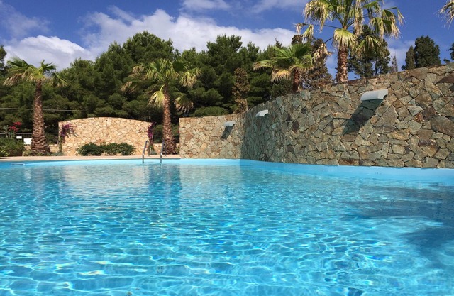 D6 FIRST FLOOR APARTMENT IN RESIDENCE WITH SWIMMING POOL