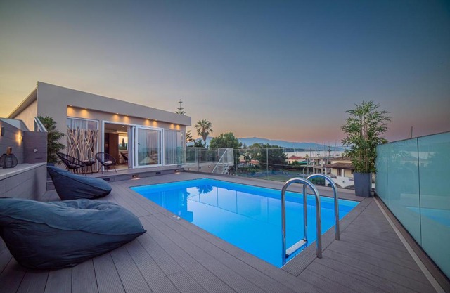 Daedalus Luxury Home - Seaview & Heated Pool