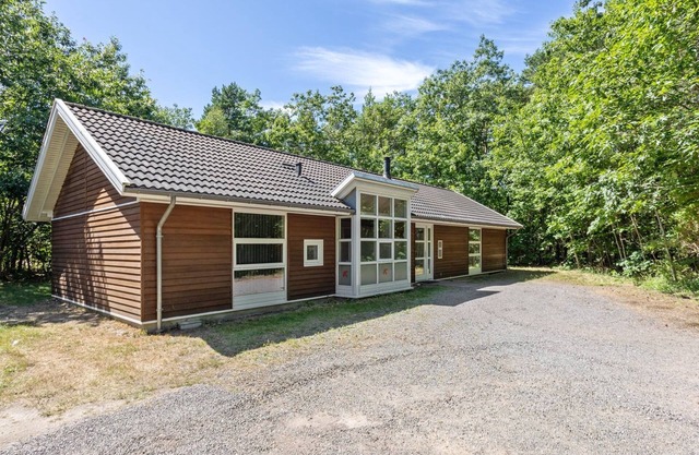 "Dafne" - 600m from the sea by Interhome