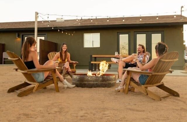 Dagger Tree Oasis by Homestead Modern