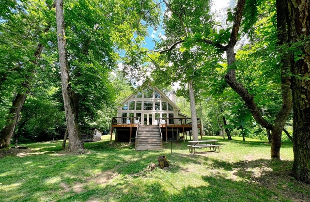 Dahlonega Chalet on the Chestatee River. Very private and family friendly.