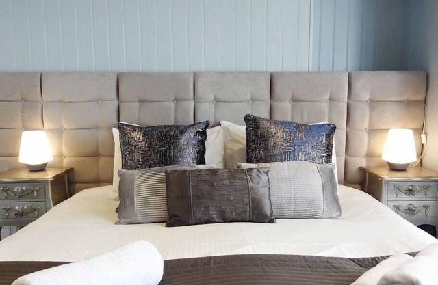 Darling By the Seaside - By Crown Gardens Holiday Homes