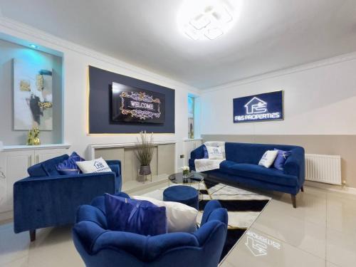 Dashing And Distinctive Dwelling W Rooftop Garden