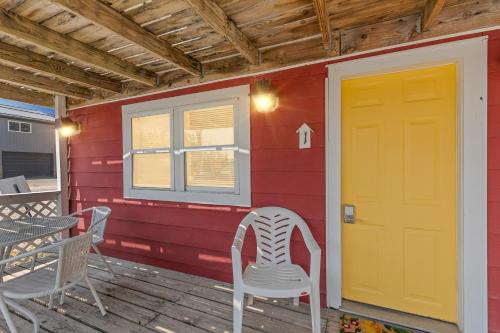Dave's Last Resort Poolside-Charming Cabin 1 Hotel Room