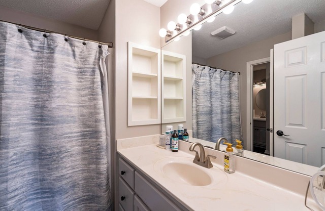 Dawg Day abode!…walking distance to Beechwood, 2.5 miles from Sanford stadium!.