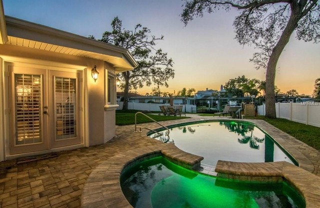 Day's By The Bay-Largo.LIVE the DREAM.LUXURY