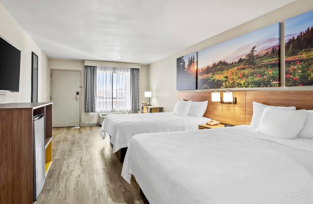 Days Inn by Wyndham Fontana/Rialto