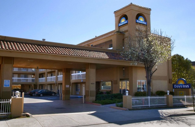 Days Inn by Wyndham Hayward Airport