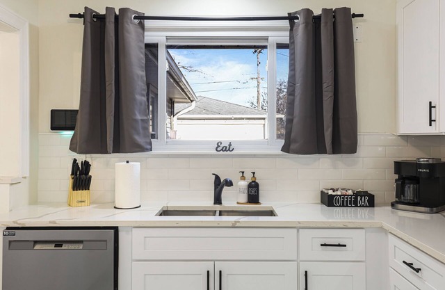 Dazzling Des Plaines-Single Level Home