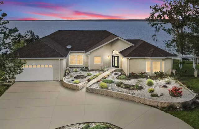 Dazzling Lake Front Views