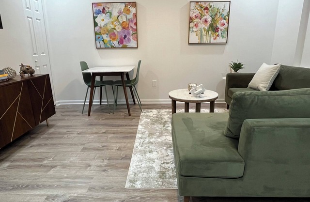 DC Tranquil 2BR w/Laundry, Parking & Dishwasher