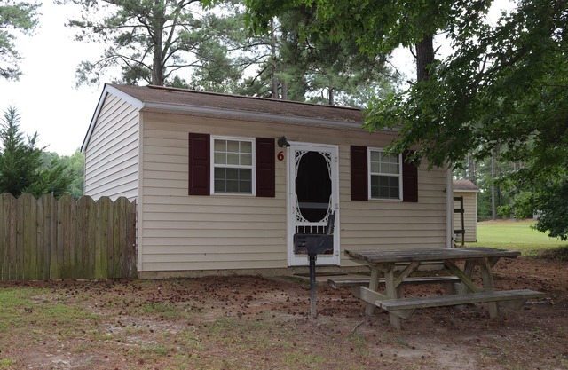 De Cabin at Lake Gaston - Lake Memories Start Here