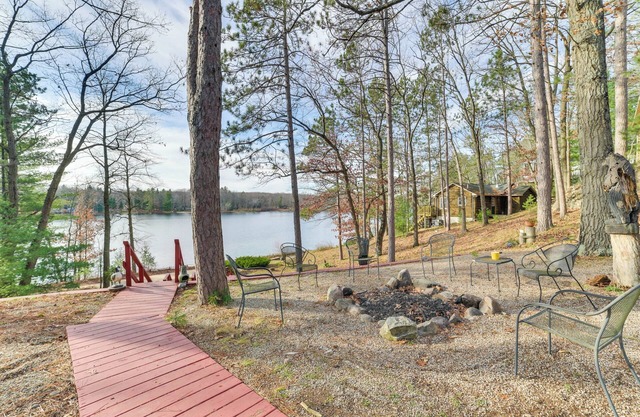 Deck, Grill & Views: Lakefront Cottage in Harrison