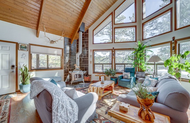 Deck & Scenic Views: Munds Park Cabin!