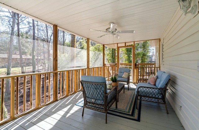 Decked Out Getaway Pine MTN Trail, Pet Friendly