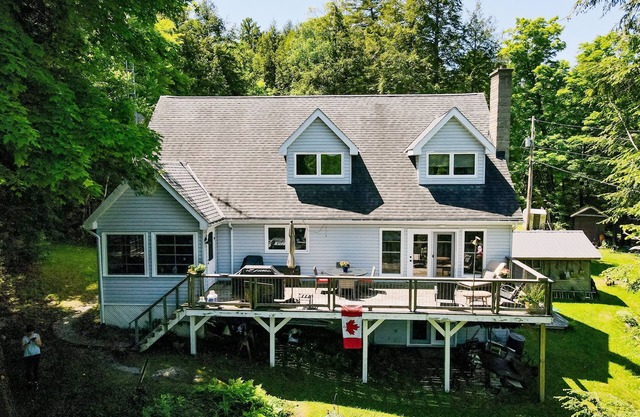 Deep Lake, Sun And Shade All Day, Numerous Decks And Docks, Drive To The Door