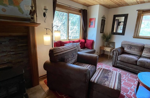 Deer Crossing-Kid Friendly, 7th NIGHT IS FREE! Quiet/secluded. 4 adult maximum.