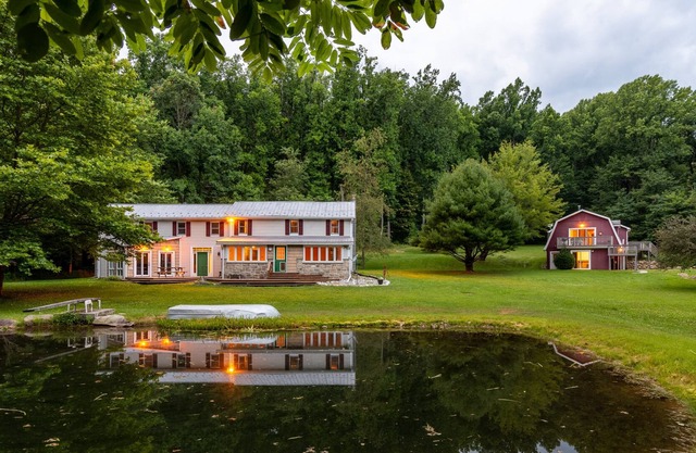 Deerwood Estates ~ 2 Homes, Sleeps 24, Perfect for Families, POND