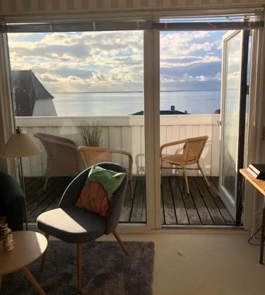 Dejligt værelse med eget bad og havudsigt