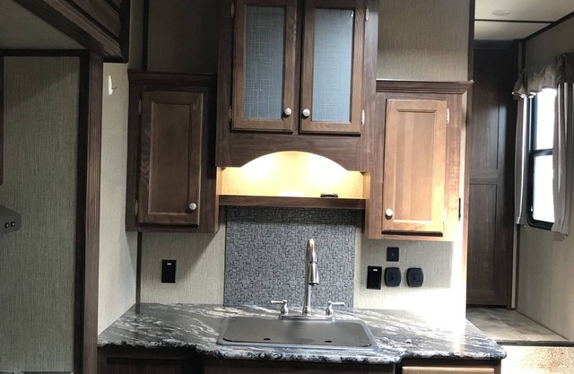 Delightful 1-bed RV with parking on premises