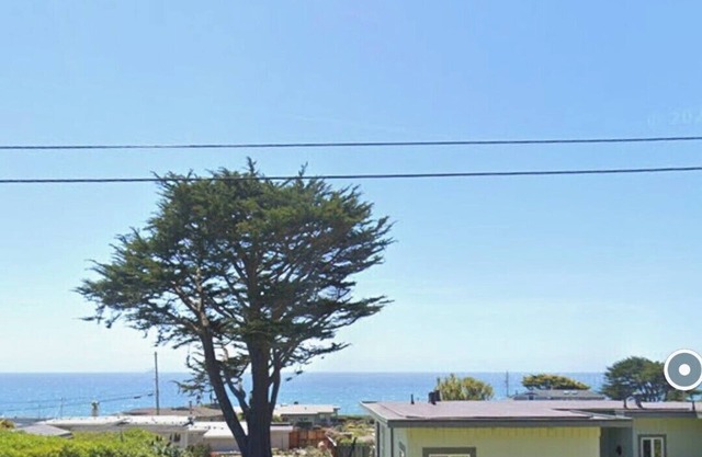 Delightful 2-bedroom occuan view cottage , 2 minutes walk to the beach