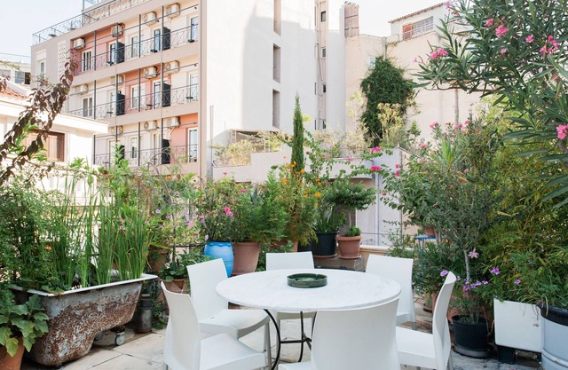 Delightful 2BR/2BA Apartment. Private Balcony & Access to Rooftop Garden! EP9U