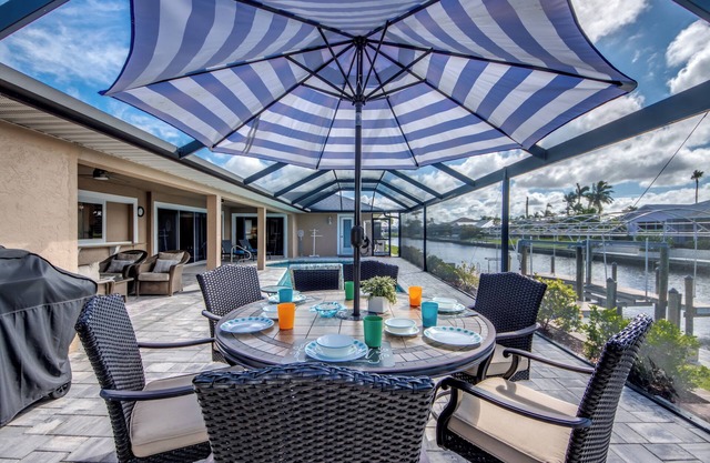 Delightful 3 BR waterfront Villa w. heated pool/dock/boat lift/fishing poles