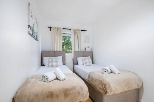 Delightful 4 bedroom House Thamesmead West From 360stays