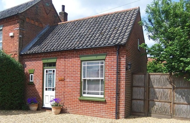 Delightful, dog-friendly, peaceful accommodation for two with off-road parking.
