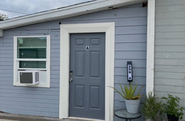 Delightful hidden gem Attached back. House apartment in San Bernardino