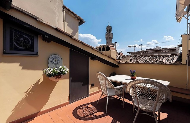 Delightful little terrace on Palazzo Vecchio