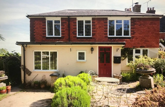Delightful New Forest Cottage in Idyllic Village