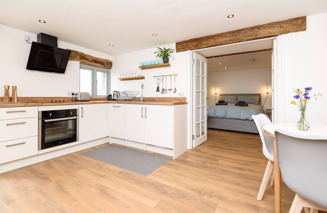 Delightful pet friendly cottage in 3 acres of land just a mile from the beach.